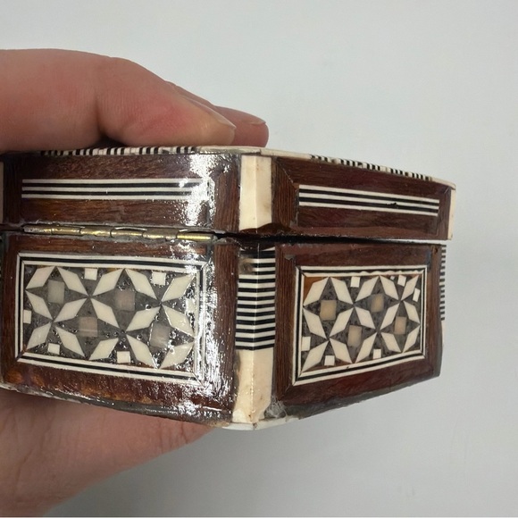 Mother of Pearl Jewelry Hexagon Handmade Inlaid Mother of Pear Trinket Box - Picture 5 of 9